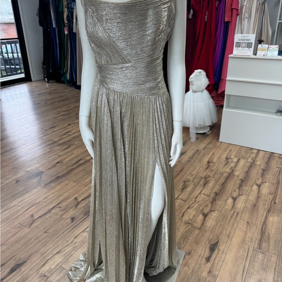 Tarik Ediz gown - Picture 2 of 5